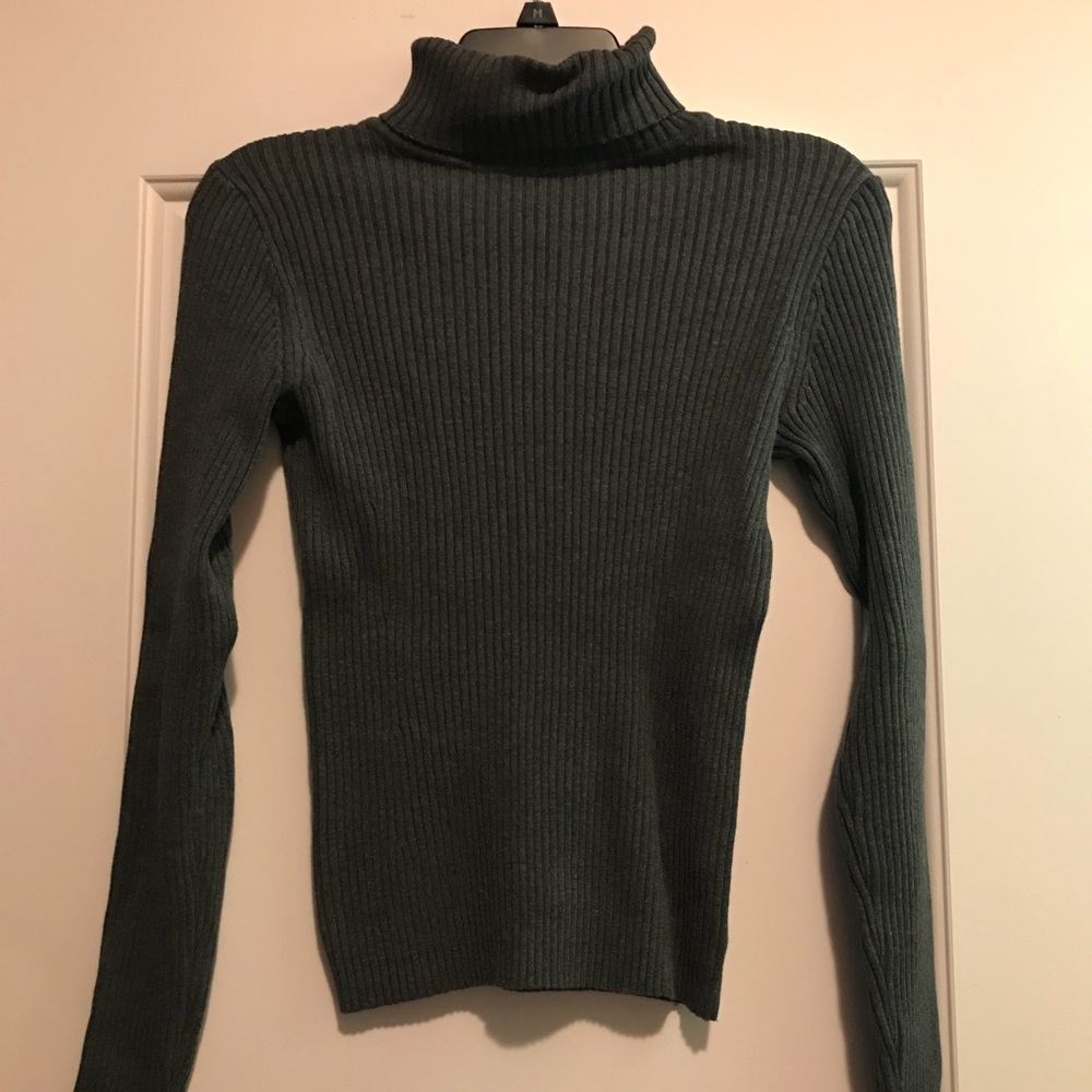 Gray Gap turtleneck